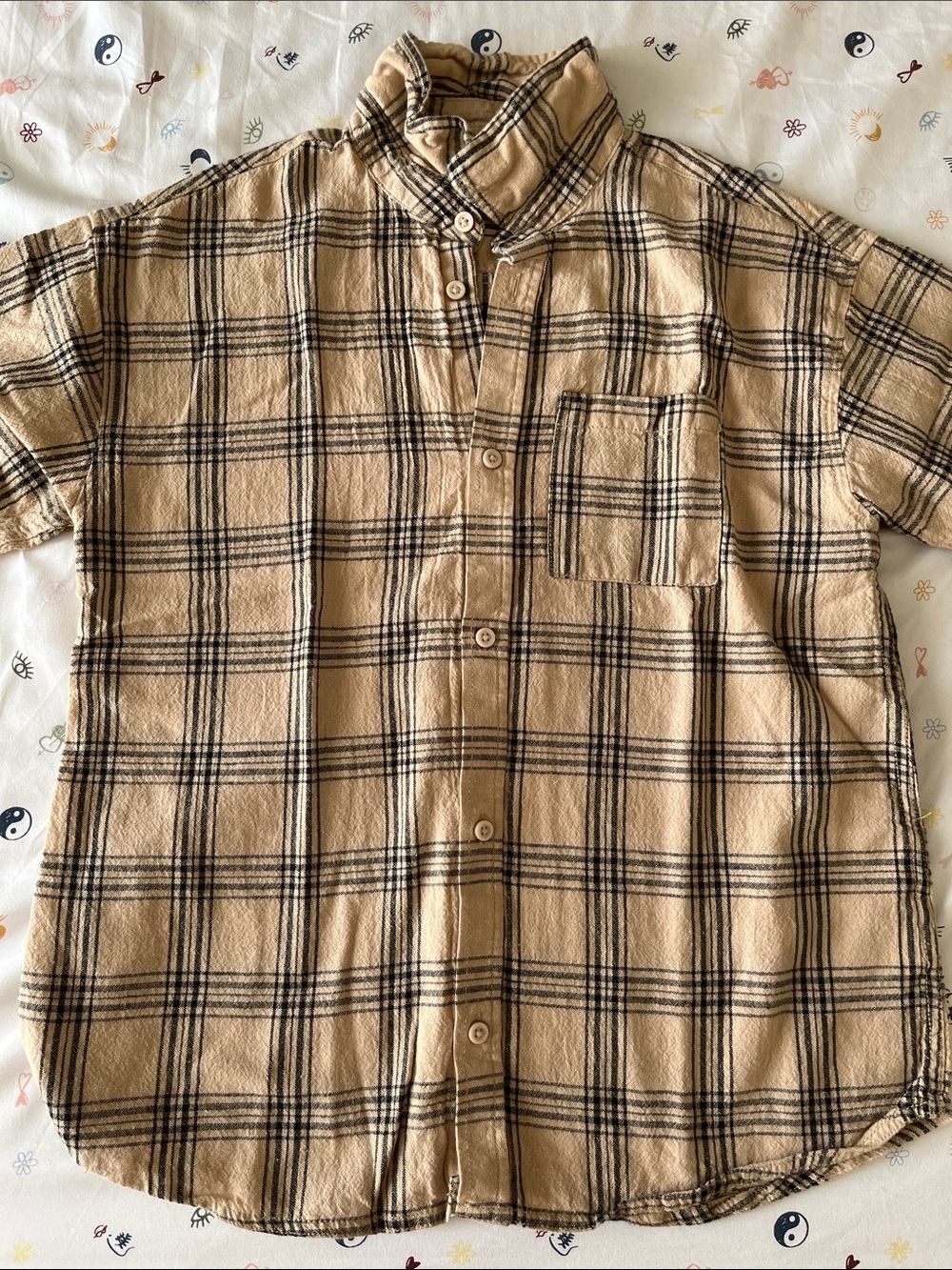 H&M Beige and Black Plaid Short-Sleeve Button-Down Shirt